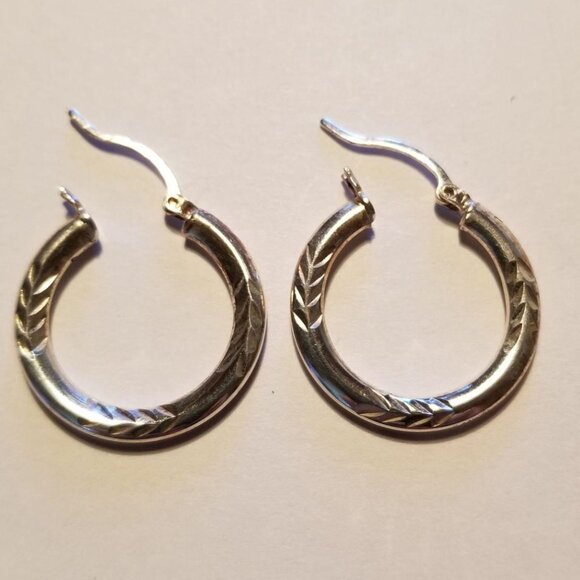 Sterling Silver Diamond Cut Hoop Earrings Leverback Tube Accented SC406 - Picture 3 of 4